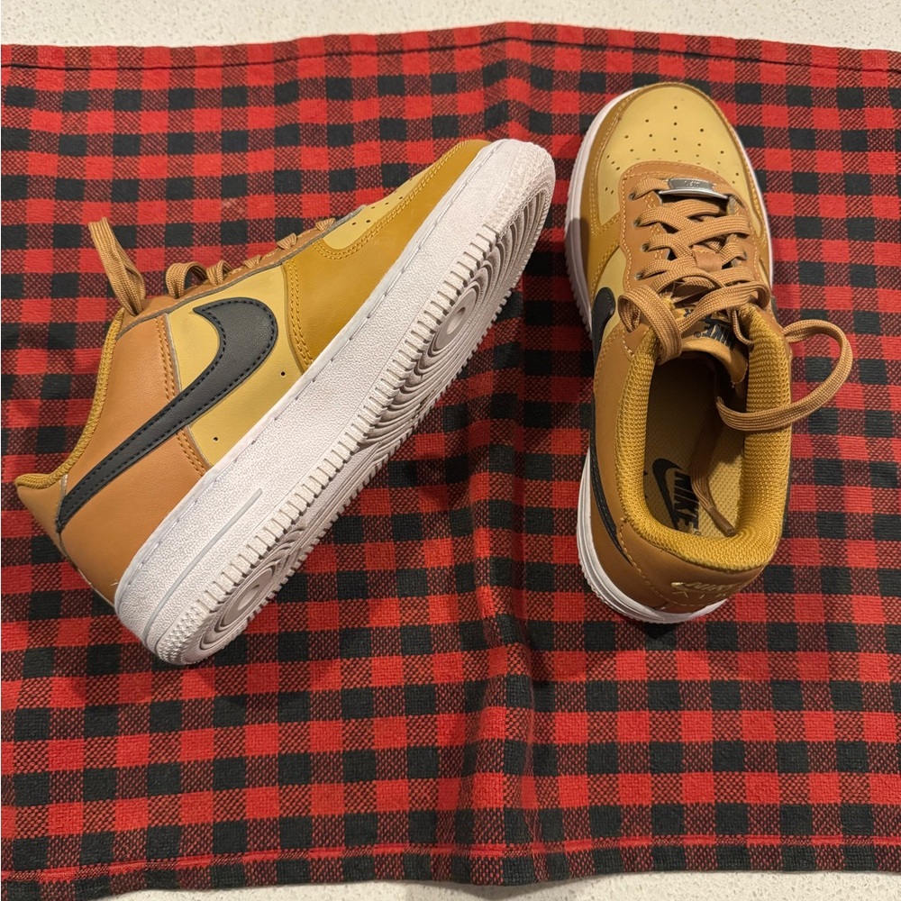 Nike Low Top Sneakers - Mustard Gold with Black Accent